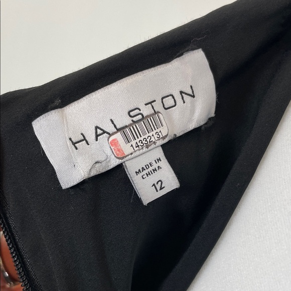 Halston Lacey Gown, 12 - Picture 5 of 17